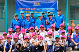 Huyện đoàn Tri Tôn (An Giang) tổ chức các hoạt động chăm lo cho thiếu nhi trong những ngày hè.