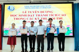 Phòng GD&ĐT thành phố Long Xuyên (An Giang) tuyên dương, khen thưởng 177 học sinh đạt thành tích cao tại các kỳ thi.