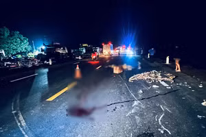 Hiện trường vụ TNGT làm 1 người tử vong. (Ảnh: Tiến Tầm)