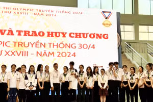 Đội tuyển học sinh Trường THPT chuyên Thoại Ngọc Hầu (An Giang) đạt 49 huy chương Cuộc thi Olympic truyền thống 30/4 lần thứ 28.