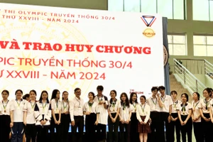 Đội tuyển học sinh Trường THPT chuyên Thoại Ngọc Hầu (An Giang) đạt 49 huy chương Cuộc thi Olympic truyền thống 30/4 lần thứ 28.