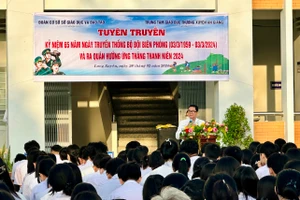 Trung tâm Giáo dục thường xuyên An Giang sinh hoạt Chuyên đề kỷ niệm 65 năm Ngày truyền thống Bộ đội Biên phòng.