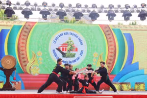 Lễ hội Văn hoá truyền thống huyện Châu Phú (An Giang) tưởng nhớ Quản cơ Trần Văn Thành và nghĩa binh Gia Nghị chống Pháp hy sinh.