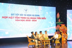 Quỹ Tiếp sức tài năng An Giang họp mặt trao khen thưởng học sinh, sinh viên và các cá nhân xuất sắc, tiêu biểu.