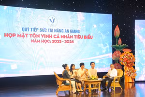 Quỹ Tiếp sức tài năng An Giang họp mặt trao khen thưởng học sinh, sinh viên và các cá nhân xuất sắc, tiêu biểu.