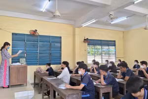 Kỳ thi tốt nghiệp THPT năm 2024 tại An Giang diễn ra an toàn, nghiêm túc. (Ảnh: Trọng Nhân)