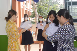 Học sinh TPHCM tham gia kỳ thi lớp 10 năm 2023.