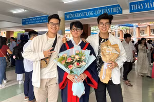 Lễ tri ân và trưởng thành do Trường THPT Trần Quang Khải tổ chức là khoảnh khắc đánh dấu một bước ngoặt to lớn trong cuộc đời của mỗi học sinh khóa 2021-2024 khi các em đã trưởng thành. 