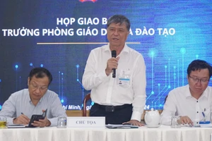 Ông Nguyễn Văn Hiếu, Giám đốc Sở GD&ĐT TPHCM phát biểu tại cuộc họp.