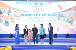 Gia đình anh Lê Văn Đông đã 10 năm không được về quê đón Tết cùng người thân vì hoàn cảnh khó khăn.