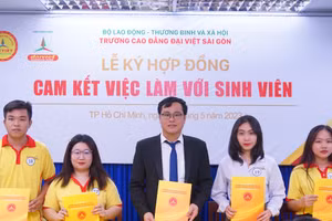 Trường Cao đẳng Đại Việt Sài Gòn cam kết việc làm với sinh viên.