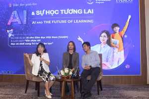 ThS Nguyễn Thúy Uyên Phương chia sẻ thông tin về dự án phi lợi nhuận với mục tiêu đẩy mạnh đổi mới giáo dục thông qua giải pháp AI.