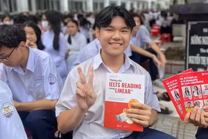 Phần quà đặc biệt DOL English dành tặng học sinh.