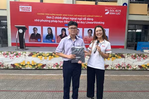 Phần quà từ DOL English IELTS Đình Lực gửi tặng học sinh hăng hái nhất.