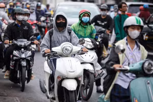 Các cơ sở giáo dục TPHCM không tổ chức giữ xe mô tô, xe gắn máy cho học sinh nếu không có giấy phép lái xe.