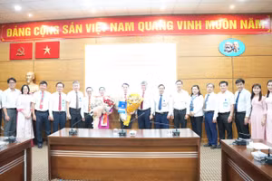 Sở GD&ĐT TPHCM trao quyết định hiệu trưởng cho 2 trường THPT chuyên Trần Đại Nghĩa và THCS-THPT Trần Đại Nghĩa.