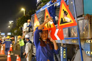 Rào chắn đường Nguyễn Trãi trong đêm