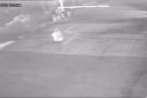 Hiện trường vụ tai nạn. Ảnh cắt từ clip.