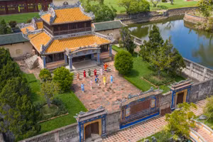 Miễn vé tham quan di tích cho du khách nữ mặc áo dài truyền thống dịp 8/3.