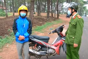 Tên biến thái chuyên khoe "của quý" trước phụ nữ tại nơi công cộng.