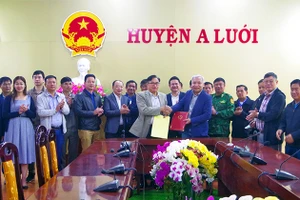 Ký kết Biên bản Đoàn chuyên viên biên giới Việt Nam - Lào khảo sát thực địa cửa khẩu Hồng Vân (A Lưới).