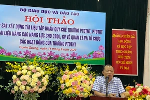 Ông Nguyễn Văn Hùng, chuyên viên chính Vụ Giáo dục Dân tộc, Bộ GD&ĐT, phát biểu tại Hội thảo.