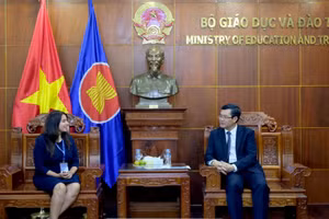 Hai bên trao đổi kinh nghiệm về giáo dục và đào tạo.