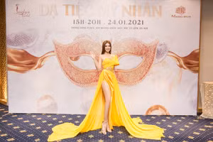 Á hậu Ngọc Thảo cuốn hút với thần thái sắc sảo.