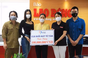 CLB "Suối mát từ tâm" trao tặng 100 triệu đồng cho dự án "Triệu liều vaccine cho công nhân nghèo".