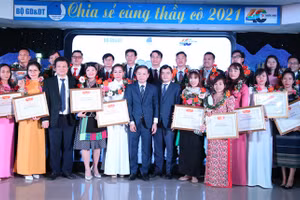 Những thầy cô giáo được tuyên dương.