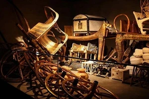 Kho vàng lấp lánh trong mộ vua Tutankhamun