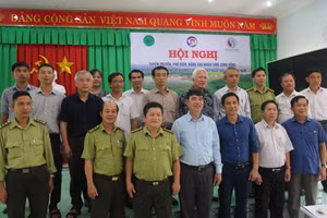 Các đại biểu chụp ảnh lưu niệm tại Hội nghị. Ảnh: Nam Sơn.