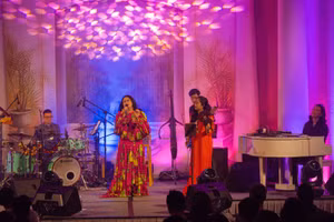 Diva Thanh Lam thăng hoa trong Liveshow "Woman in Love". Ảnh: Nam Sơn.