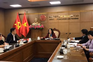 Thứ trưởng Bộ GD&ĐT Ngô Thị Minh chủ trì cuộc họp.