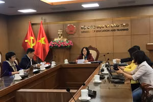 Quang cảnh buổi làm việc.