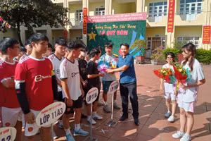 Hành trang vào đời cho học sinh là hoài bão vươn lên và lý tưởng sống cao đẹp.