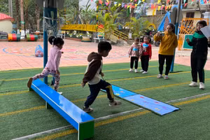 Chuẩn phát triển của trẻ em 5 tuổi, phù hợp với điều kiện nuôi dạy trẻ.