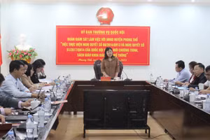 Đoàn giám sát làm việc với huyện Phong Thổ (Lai Châu)