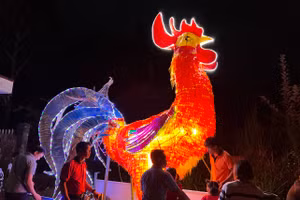 Đèn lồng gà trống được trường PTDTBT Tiểu học Thải Giàng Phố chuẩn bị công phu.