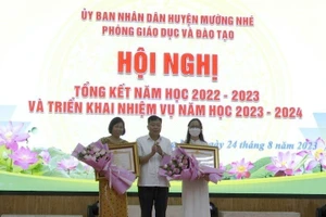 Trường PTDTBT Tiểu học Mường Toong và trường Mầm non Mường Toong được nhận Bằng khen của Thủ tướng Chính phủ.