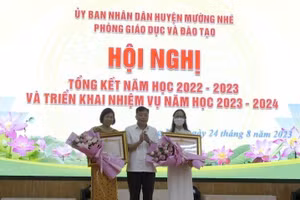 Trường PTDTBT Tiểu học Mường Toong và trường Mầm non Mường Toong được nhận Bằng khen của Thủ tướng Chính phủ.