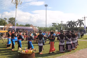 Các dân tộc dưới 10 nghìn người của tỉnh Lai Châu tham gia trình diễn tại Ngày hội.