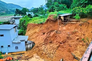 Mưa lớn gây sạt lở đất tại huyện Than Uyên.