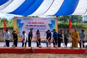 Khởi công xây dựng nhà ở cho hộ nghèo tại bản Pá Đông, xã Thanh Xương, huyện Điện Biên.