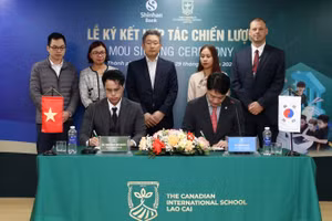 Ký kết thỏa thuận hợp tác chiến lược giữa trường Quốc tế Canada tại Lào Cai và Ngân hàng TNHH MTV Shinhan Việt Nam.