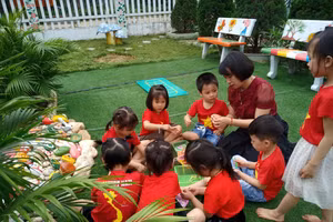 Cô trò Trường Mầm non Hoa Mai xã Xuân Quang, huyện Bảo Thắng.