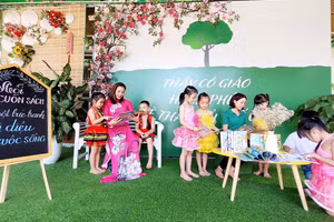 Cô trò Trường Mầm non xã Thanh Chăn.