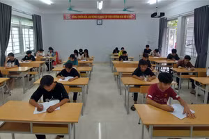 Các thí sinh dự thi tại trường DTNT THPT huyện Nậm Nhùn.