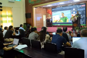 Thượng tá Nguyễn Văn Thưởng, Phó Trưởng phòng Cảnh sát PCCC&CNCH quán triệt công tác PCCC&CNCH tại Hội nghị.