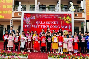 Gala Sơ kết - Tết Việt thời công nghệ tại trường Tiểu học Hoàng Văn Thụ.